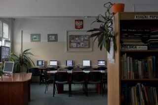 New alliance? [Nowe porozumienie?] interactive art intervention in a school library during Osiedle Młodych in Poznań.