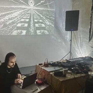 111R — THIS IS ALL WRONG performed live with live visuals at Galeria Szczur in Poznań.